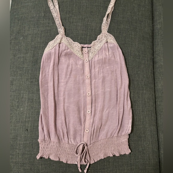 Cute lace/sheer tank top - Picture 1 of 3